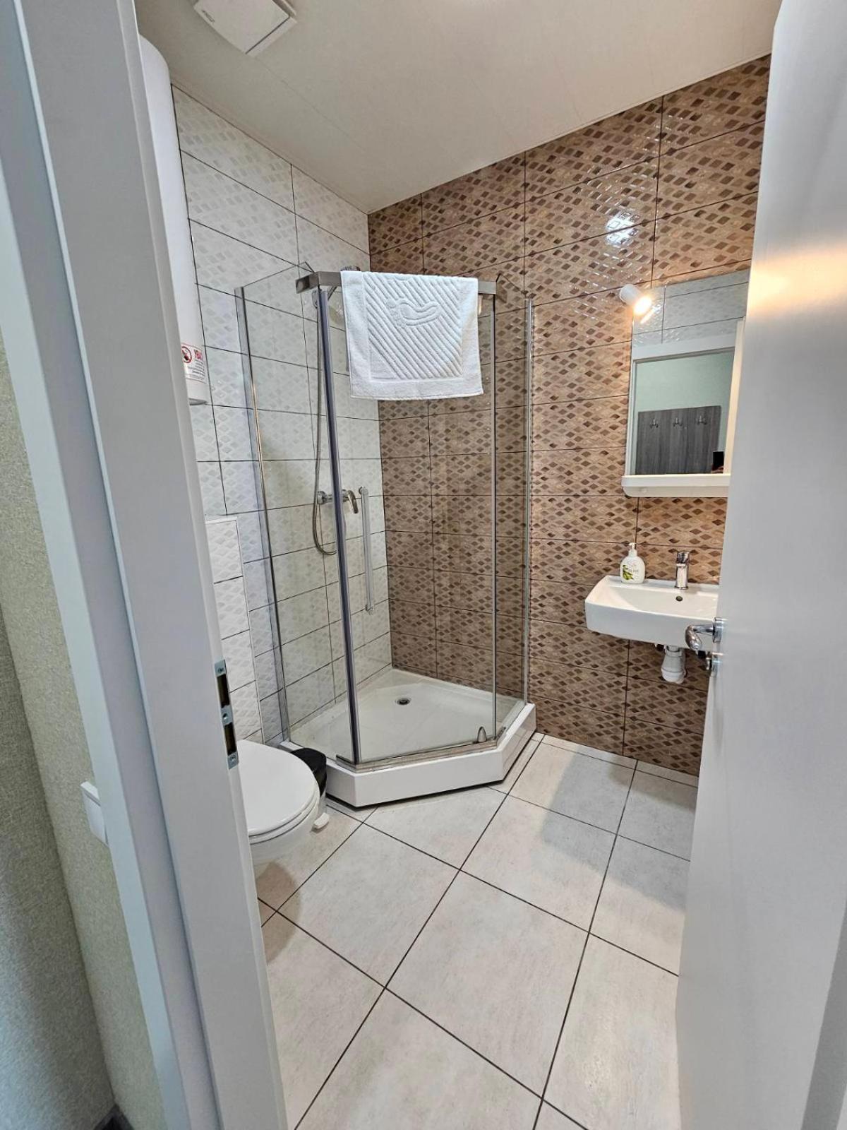 Mansarda Iris Hotel Kiev Eksteriør billede