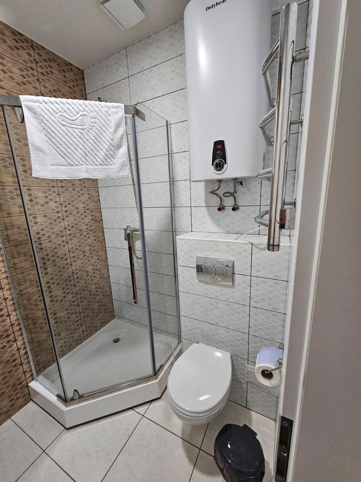 Mansarda Iris Hotel Kiev Eksteriør billede